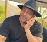 Salman Khan Angry at Paparazzi Outside Mumbai Hospital