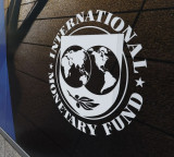 IMF reviews Pakistan's reform commitments, budget strategy