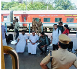 From 20 car convoys to a railway platform, Vijayan’s viral image mirrors CPI-M's fall