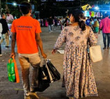 Carrymen Offers Shopping Bag Carrying Service in Delhi