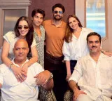 Esha Deol reunites with ex-husband Bharat Takhtani over lunch with close friends