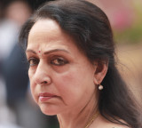 Hema Malini has emotional moment as she receives Dharmendra's posthumous Padma Vibhushan