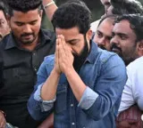 Junior NTR Pays Tribute at NTR Ghat on NTR Jayanthi