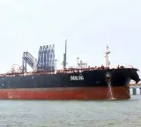 Hormuz Strait 2000 ships stranded due to US Iran tensions