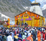 Badrinath Yatra Traffic Jam Pilgrims Stranded in Uttarakhand