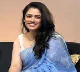 Kangana Ranaut Requests National Crush Girija Oak To Use Her Beauty To Promote Film