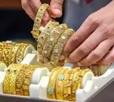 Gold Prices Fall Slightly in Hyderabad Amid Stable Global Trends
