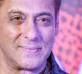 Salman Khan breaks down at close friend funeral