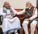 Deve Gowda lauds PM Modi, says surpassing Nehru’s record reflects evolution of Indian democracy