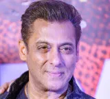 Salman Khan tears up at the funeral of his close friend