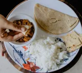 Blood Sugar levels affected by food or eating time