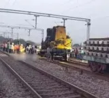 Peddapalli Major Accident Averted Railway Workers Narrowly Escape Death