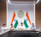 T'gana CM warns officials of action over traffic chaos during rains in Hyderabad