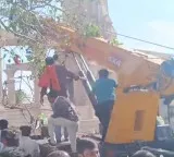 4 killed after temple roof collapses in Maha's Parbhani; PM Modi, Maha CM express grief