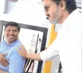 CM Vijay travels in a bus in Chennai