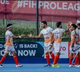 India and Pakistan players shake hands at FIH Pro League match in London
