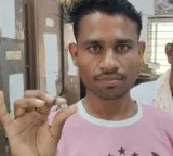 Rakesh Gond finds 40 lakh worth diamond in Panna