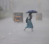 Massive 1500 km cloud wall heading towards India