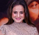 Ameesha Patel reveals Sunny Deol turned director for ‘Gadar’ after Anil Sharma lost patience over her retakes