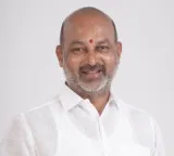 Telangana: MoS Bandi Sanjay slams Cong govt for 'protecting' Owaisi's institution
