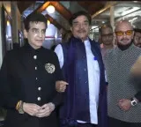 Jeetendra, Shatrughan Sinha, Rakesh Roshan pose hand-in-hand at Hema Malini's 60 years in cinema celebration