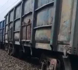 Goods train derails in Tuni causing delay to Visakhapatnam Vijayawada trains