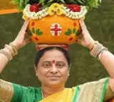 Golconda Bonalu festival begins grandly as Konda Surekha carries Bonam