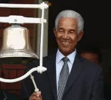 Sir Garry Sobers, cricket's greatest all-rounder, dies at 89
