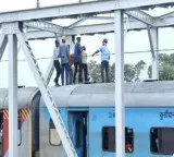 Major train mishap averted in Jharkhand after overhead electric wire snaps on Tata-Howrah Express