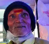 Bengaluru Auto Driver honors late wife with daily flower ritual in auto