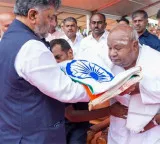 Chennamma funeral held with state honors as Deve Gowda breaks down in tears