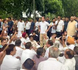 Rahul, Priyanka Gandhi stage sit-in near PM Modi's residence over paper leaks