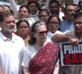 Oppn protests on Parliament premises, reiterates demand for Pradhan's resignation