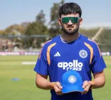 1st T20I: Ashok handed debut as India opt to bowl against Zimbabwe