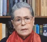 Sonia Gandhi condemns police lathi charge on peaceful student protesters in Delhi