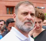 Rahul Gandhi meets students at Jantar Mantar protesting NEET paper leak