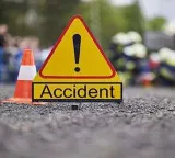Horrific road accident in Kukatpally two youths killed