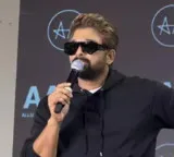 Allu Arjun meets fans and gives key suggestion