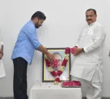 Telangana CM, Congress leaders pay tributes to former Union Minister Jaipal Reddy