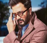 Riteish Deshmukh borrows Ravi Kishan's hilarious viral line 'desh ki duty'