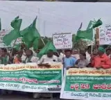 Tobacco farmers protest for fair price and block national highway