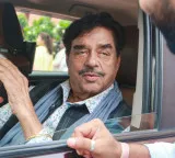 Shatrughan Sinha backs Rahul Gandhi's targeting of Home Minister, cites Newton's third law