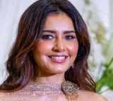 Raashii Khanna gushes about receiving special gift from Rajinikanth