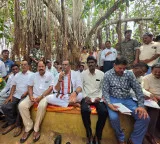 Komatireddy Venkat Reddy fires at KCR for stopping tunnel project out of anger