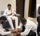Nana Patole viral video shows youth washing Maharashtra Congress leaders feet