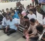 Job aspirants stage flash protest in Hyderabad, demand 20,000 police jobs