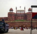 Red Fort area combed as Delhi Mayor's office gets email threatening bomb blasts