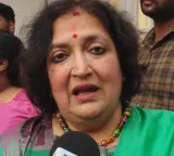 Latha Rajinikanth launches Makkal Medai website for new social movement
