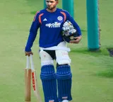 Gill resumes practice after finger injury forced him out of warm-up clash