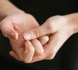 Knuckle cracking habit and interesting facts revealed in research